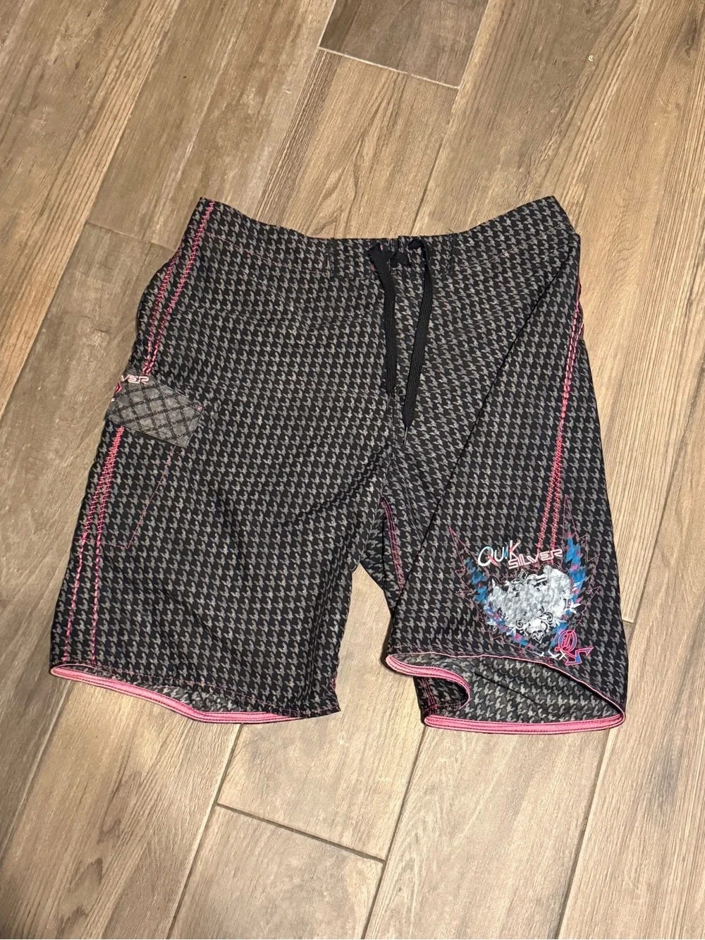 Vintage Quicksilver Black & Pink Graphic Boardshorts